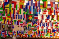 Bild mit vielen Flaggen, um Fremdsprachen zu symbolisieren